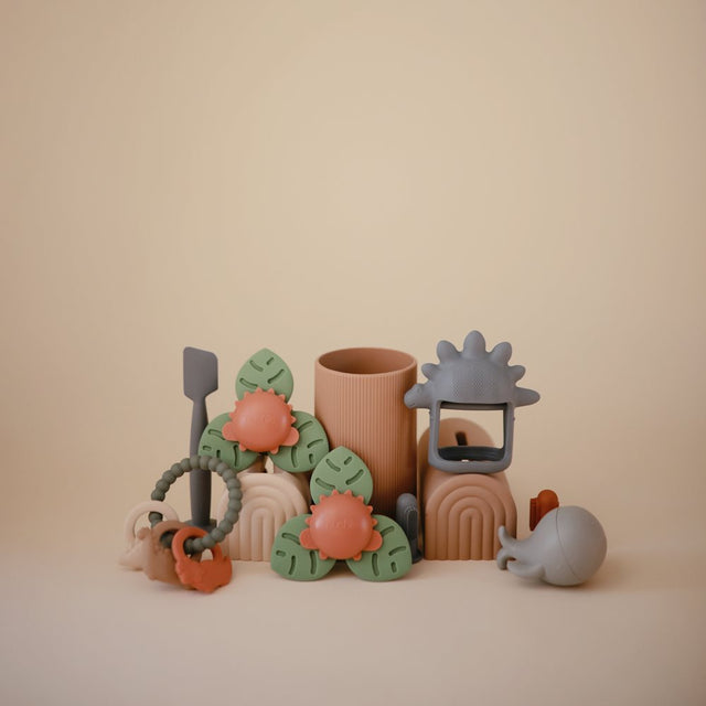 Mushie izglītojošo rotaļlietu krūzes tornis — primārās krāsas (oriģināls)