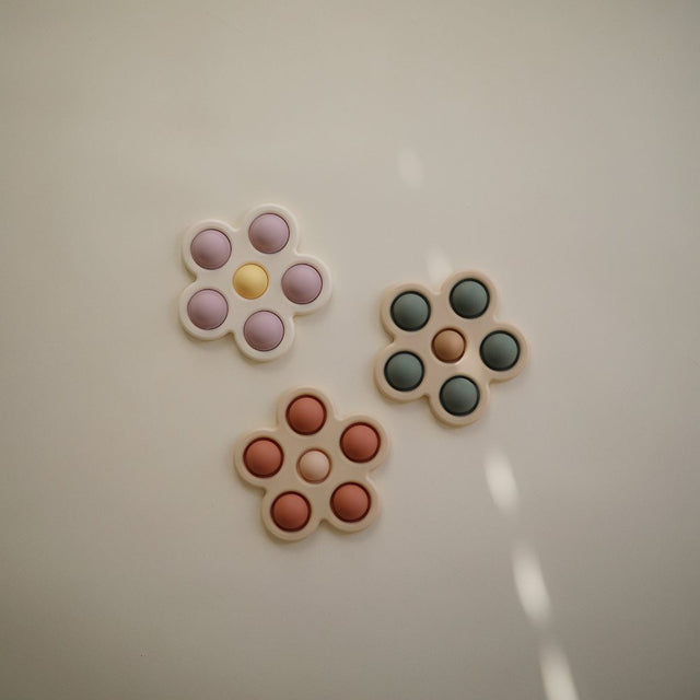 Mushie pop it žaislas Gėlė Rose/ Blush/Shifting Sand