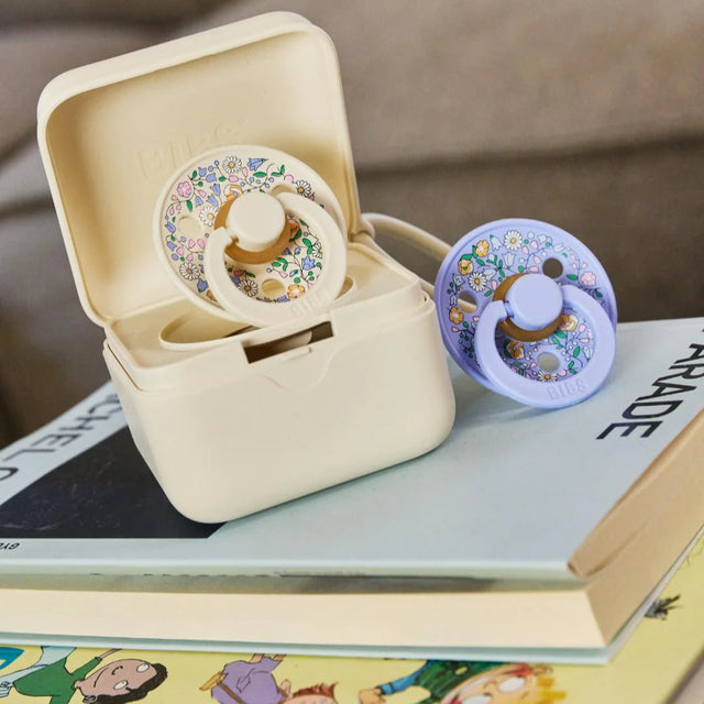 BIBS x Liberty čiulptuko dėklas - užkandžių dėžutė Chloe Meadow Ivory