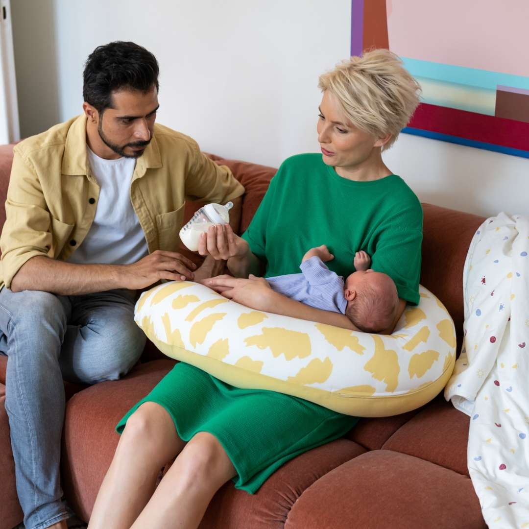 Doomoo Buddy barošanas un grūtniecības spilvens Birstes Yellow