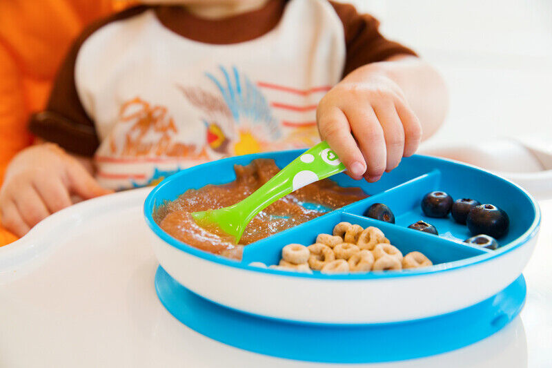 Munchkin prilimpanti lėkštė su skyreliais (daug spalvų)