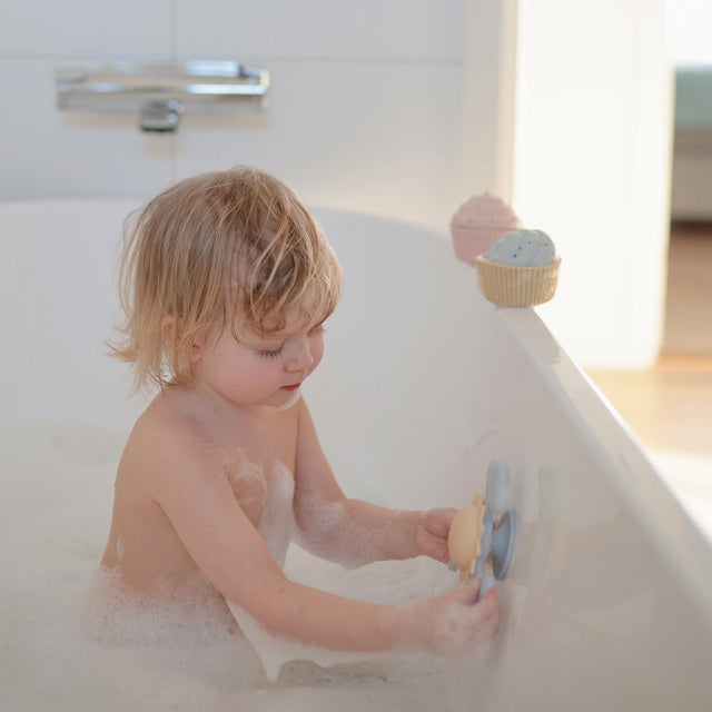 Mushie izglītojošo rotaļlietu krūzes tornis — primārās krāsas (oriģināls)