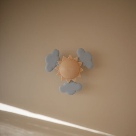 Mushie prilimpantis sukamasis žaislas (spinner) Sunshine