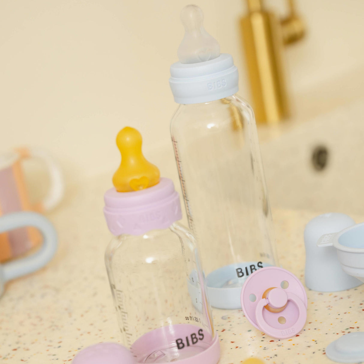 BIBS naujasis stiklinis buteliukas nuo dieglių 240 ml medium flow pilnas komplektas Blush