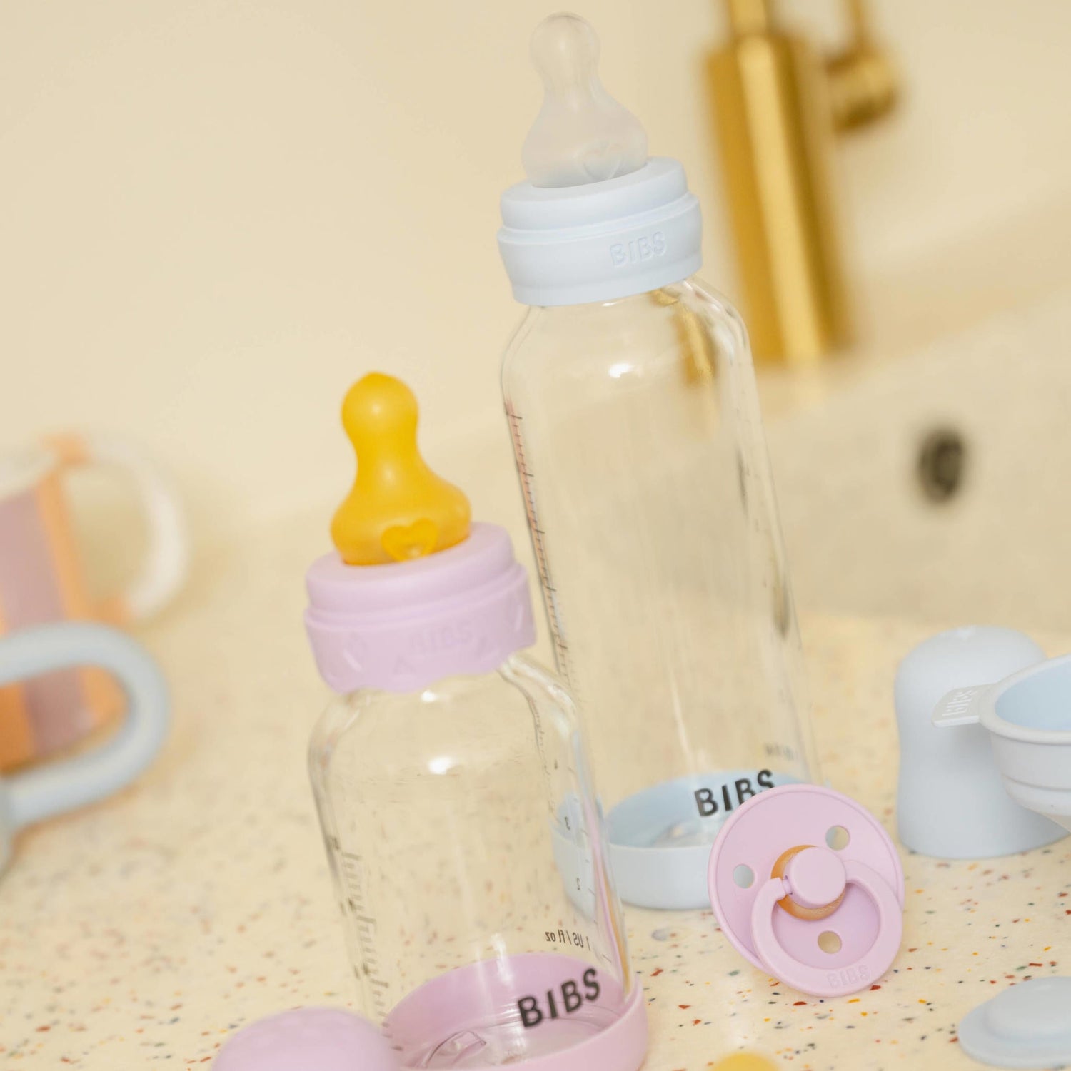 BIBS naujasis stiklinis buteliukas nuo dieglių 240 ml medium flow pilnas komplektas Blush
