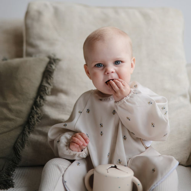 Mushie bib ar piedurknēm Blush