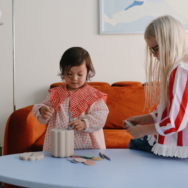 Mushie lavinamasis rūšiavimo žaislas Coin & Tube Sorting Set