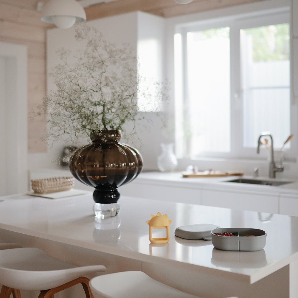 Mushie silikona košļājamā bumbiņa Shifting Sand