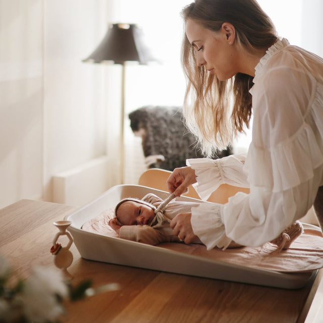 Mushie izglītojošo rotaļlietu krūzes tornis — retro krāsas (retro)