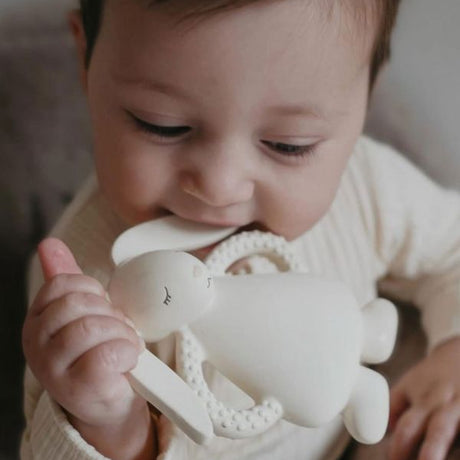 Moonie natūralaus kaučiuko kramtukas Bunny - Cream