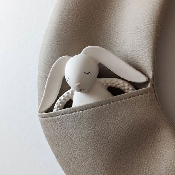 Moonie natūralaus kaučiuko kramtukas Bunny - Cream