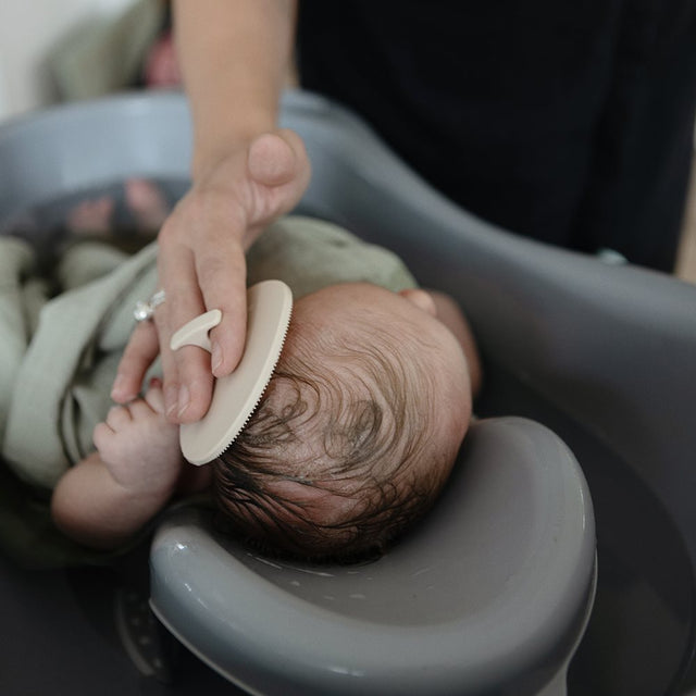 Mushie izglītojoša silikona zobu birste (Shifting Sand)