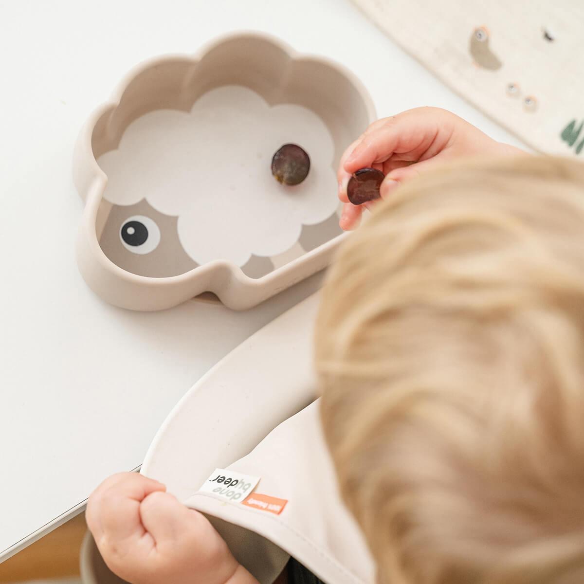 Done by Deer tikrai prilimpanti lėkštė Sheepy Sand