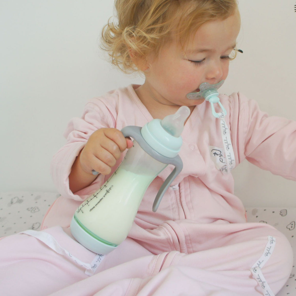Difrax S formos buteliukas nuo diegliukų 250 ml (įvairios spalvos)