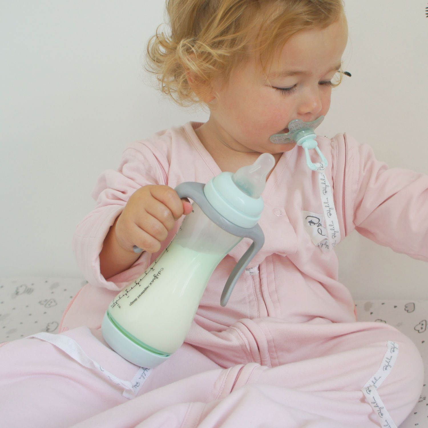 Difrax S formos buteliukas nuo diegliukų 250 ml (įvairios spalvos)