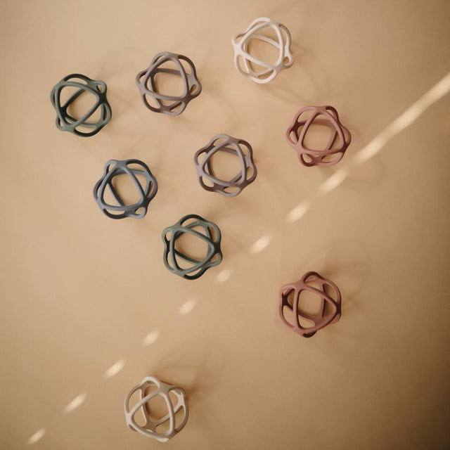 Mushie silikoninis kramtukas kamuolys Tradewinds