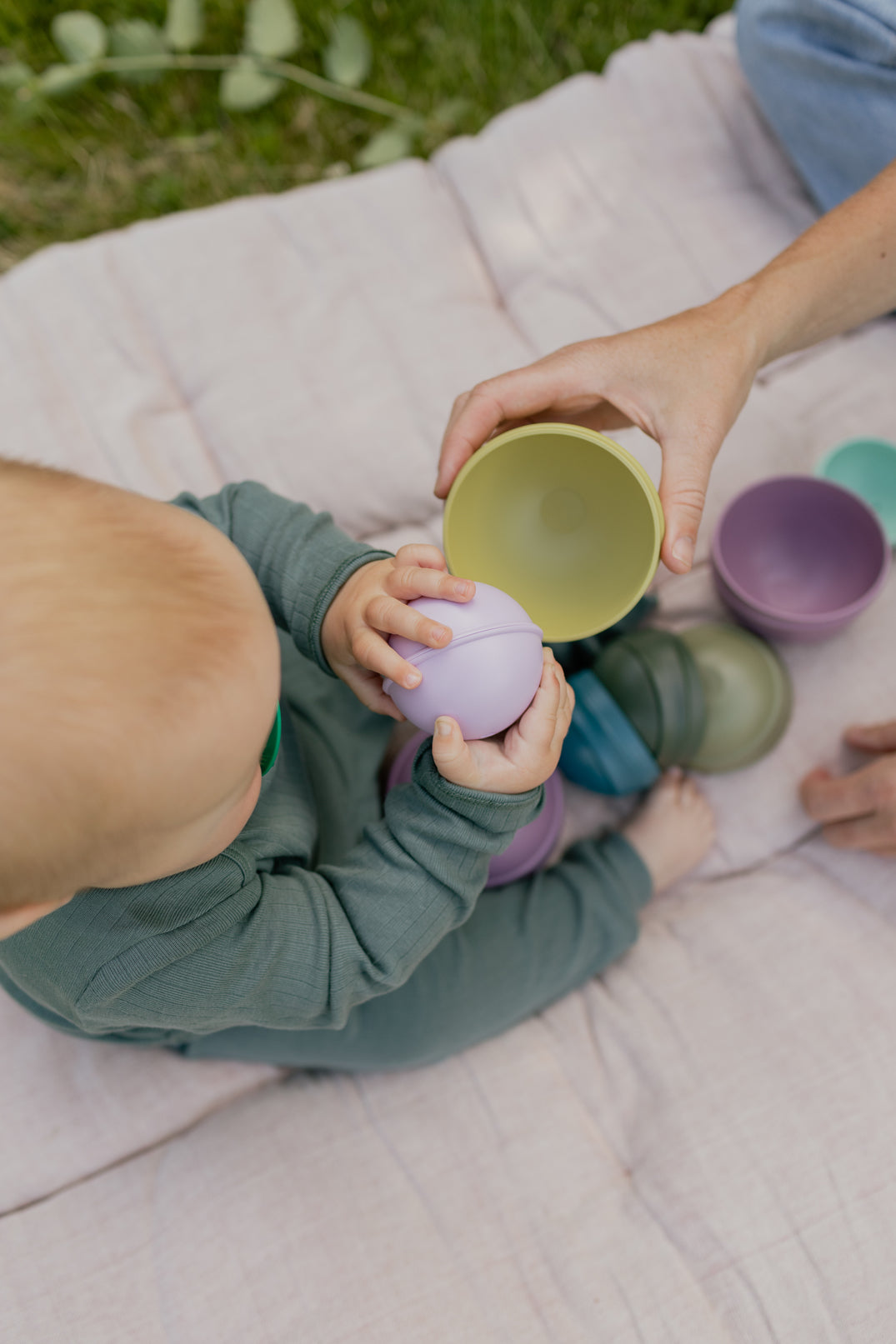 BIBS izglītojošs rotaļlietu šūpošanās tornis Pastel Rainbow