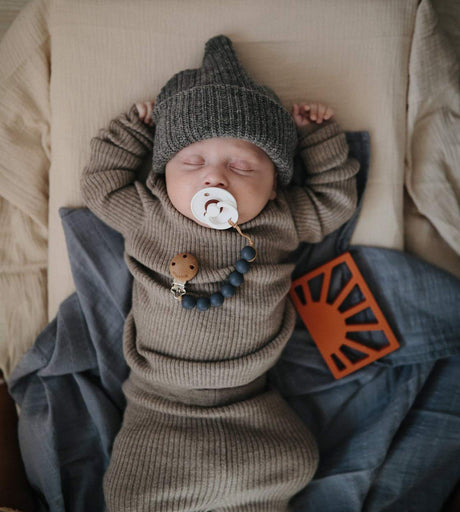 Mushie kramtukas molio spalvos saulytė (Clay)