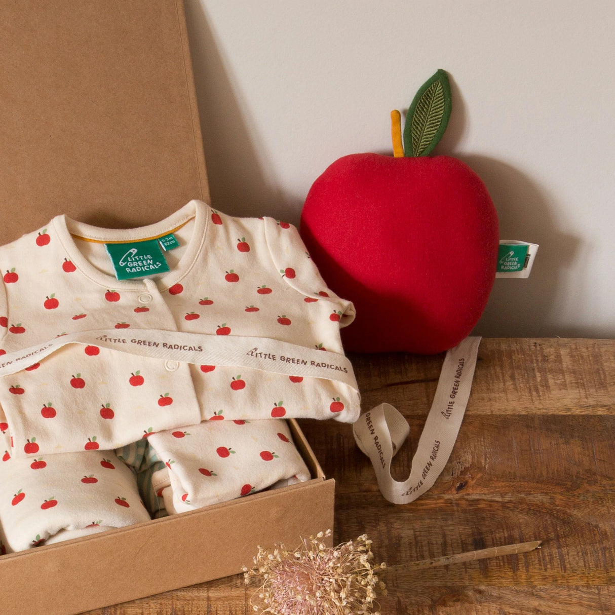 Mazo zaļo radikāļu "Ābols manā acī" organiskās kokvilnas T-krekls