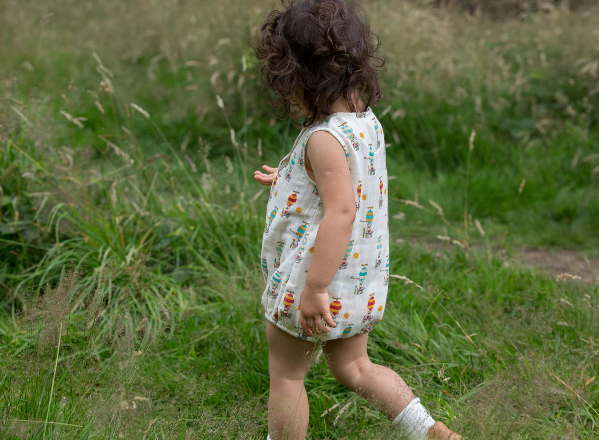 Mazo zaļo radikāļu kombinezons "Take to the Skies" - bēšs