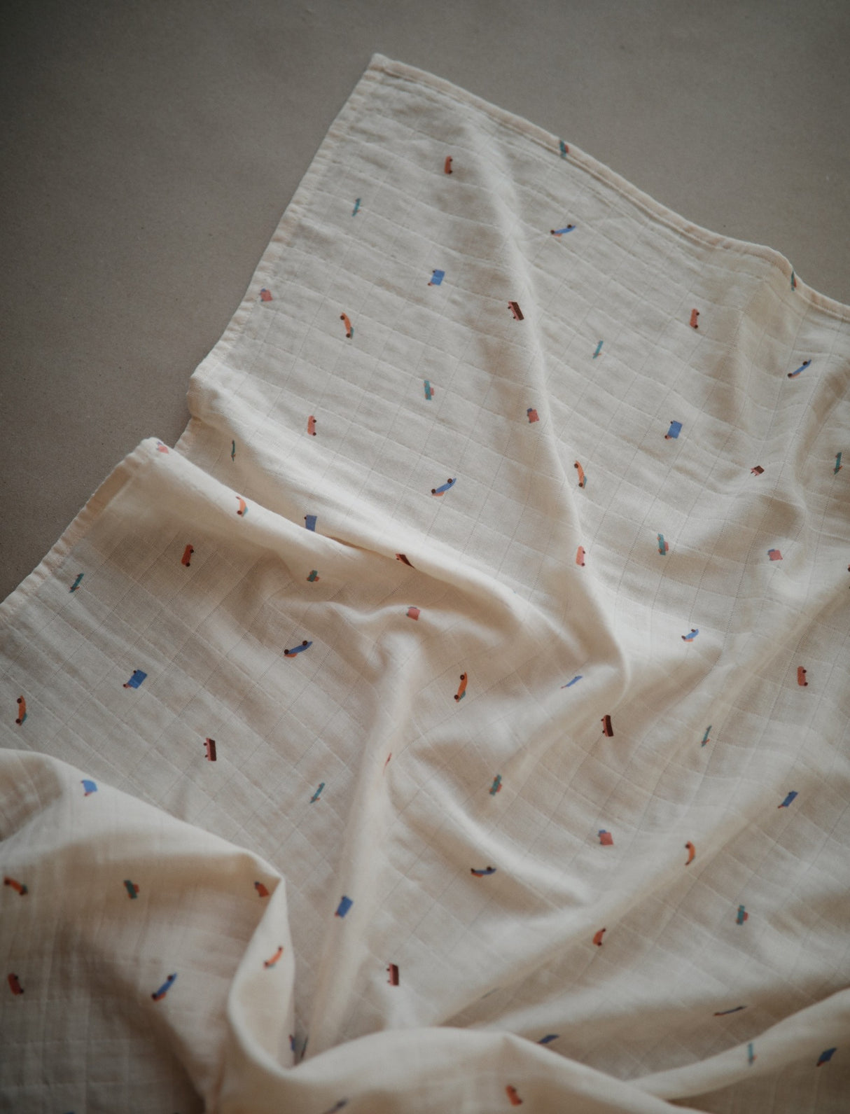 Mushie muslino vystyklas iš organinės medvilnės Cars