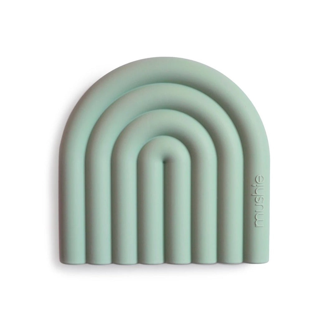 Mushie chewer blue vikerkaar (Cambridge Blue)