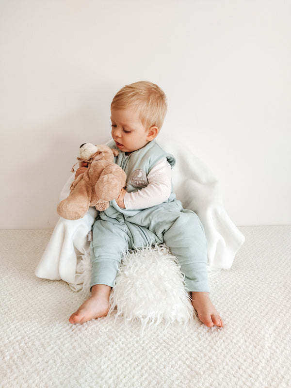 Natulino NATURALS LITTLE WALKERS™ kolmekihiline beebi magamiskott GOTS celadon (mündivärvi)