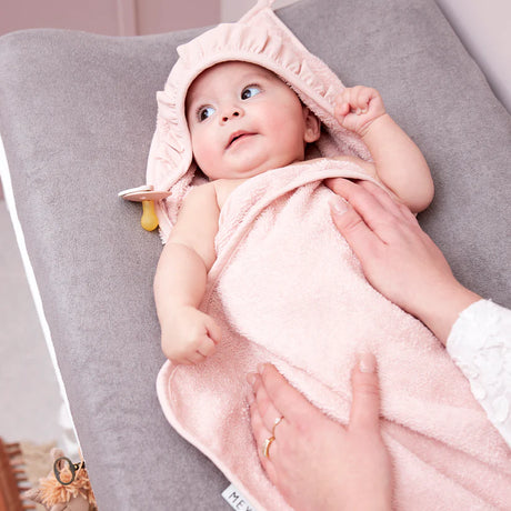 Meyco Baby medvilninis vonios rankšluostis su gobtuvu 80 × 80 cm, Soft Pink – Terry Ruffle
