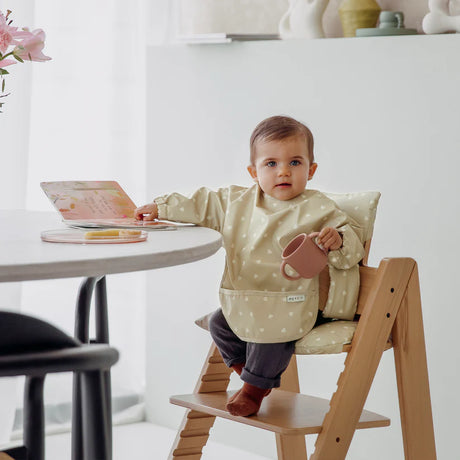 Meyco Baby neperšlampamas seilinukas su rankovėmis 6–24 mėn., Sweet Heart Sand/Soft Sand