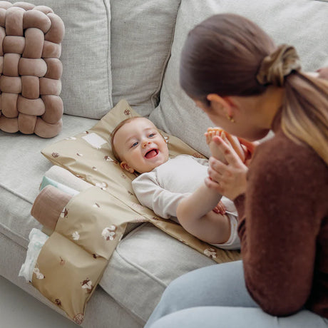 Mushie (ceļojumu) pārģērbšanās paklājiņš Vaigu sārtums 