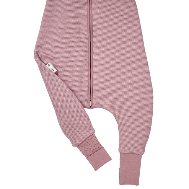 Meyco Baby Studio miegmaišis su kojytėmis, nusegamomis rankovėmis ir atverčiamomis kojinėmis TOG 2.5 Purple Pink
