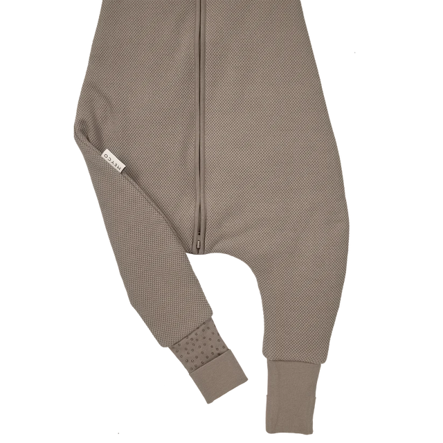 Meyco Baby Studio miegmaišis su kojytėmis, nusegamomis rankovėmis ir atverčiamomis kojinėmis TOG 2.5 Dark Taupe