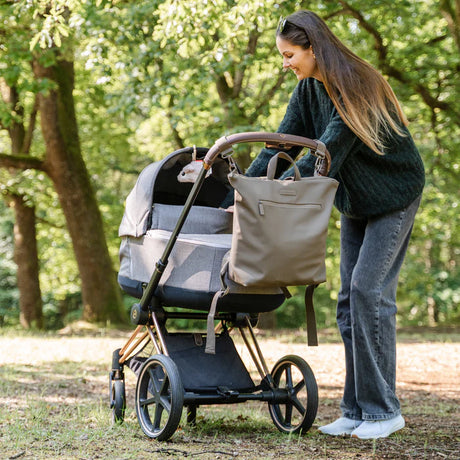 Done by Deer vystymo kuprinė, Taupe spalva