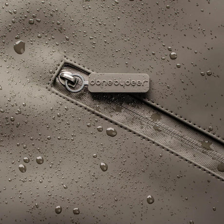 Done by Deer vystymo kuprinė, Taupe spalva