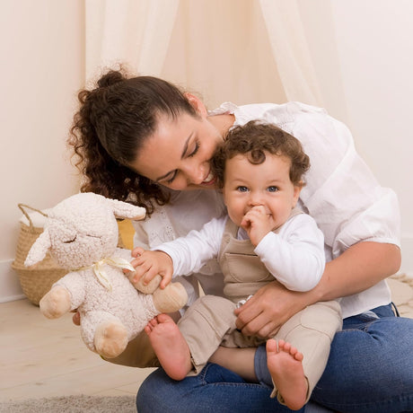 Cloud B migdukas Sleep Sheep On The Go su baltu triukšmu, smėlio spalvos