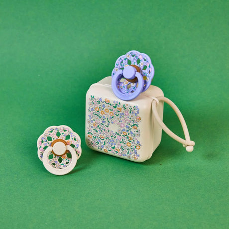 BIBS x Liberty čiulptuko dėklas - užkandžių dėžutė Chloe Meadow Ivory