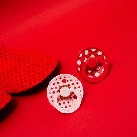 BIBS Studio Collection Polka Dots čiulptukų rinkinys 2 dydis (6 - 18 mėn.) Blossom / Candy Apple