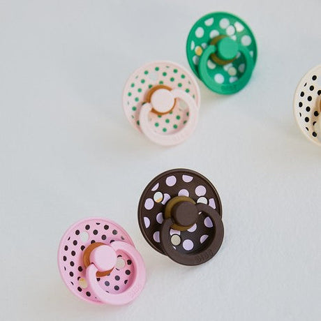 BIBS Studio Collection Polka Dots čiulptukų rinkinys 2 dydis (6 - 18 mėn.) Baby Pink / Mocha