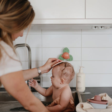 Mushie hariv mänguasja tassitorn – põhivärvid (originaal) 