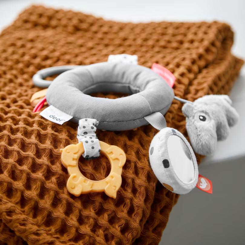 Done by Deer pakabinamas žaislas - veiklos ratas Deer Friends Grey