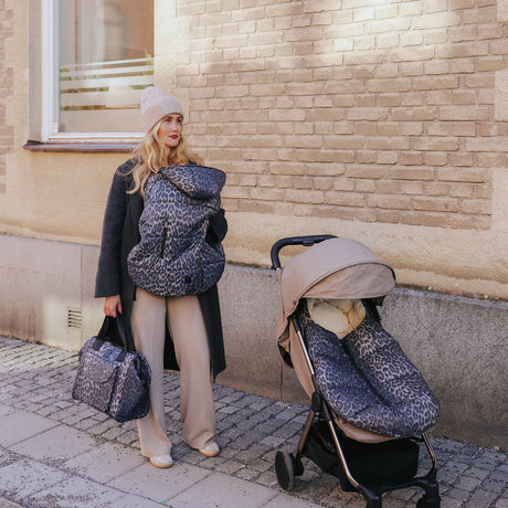 Elodie Details Cozy Cover 2in1 šiltas uždangalas nešioklei ir vežimėliui Le Leopard