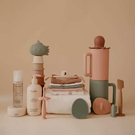 Mushie hariv mänguasja tassitorn – retrovärvid (retro) 