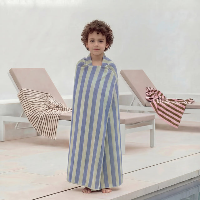 Molis&Co mikropluošto paplūdimio rankšluostis Green & Blue Stripes