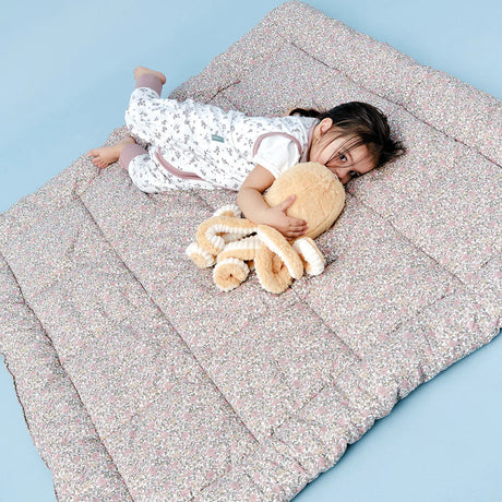 Molis&Co ropojimo kilimėlis kūdikiui su krepšiu 120×120 cm  Peony