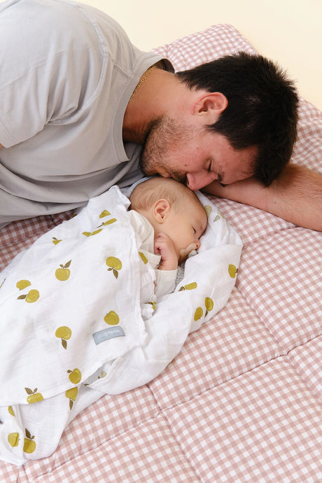 Molis&Co ropojimo kilimėlis kūdikiui su krepšiu 120×120 cm Dusty Rose