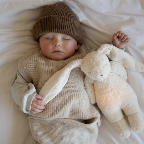 Moonie 2.0 migdukas Organic Humming Bunny - Cappuchino su garso įrašymo funkcija