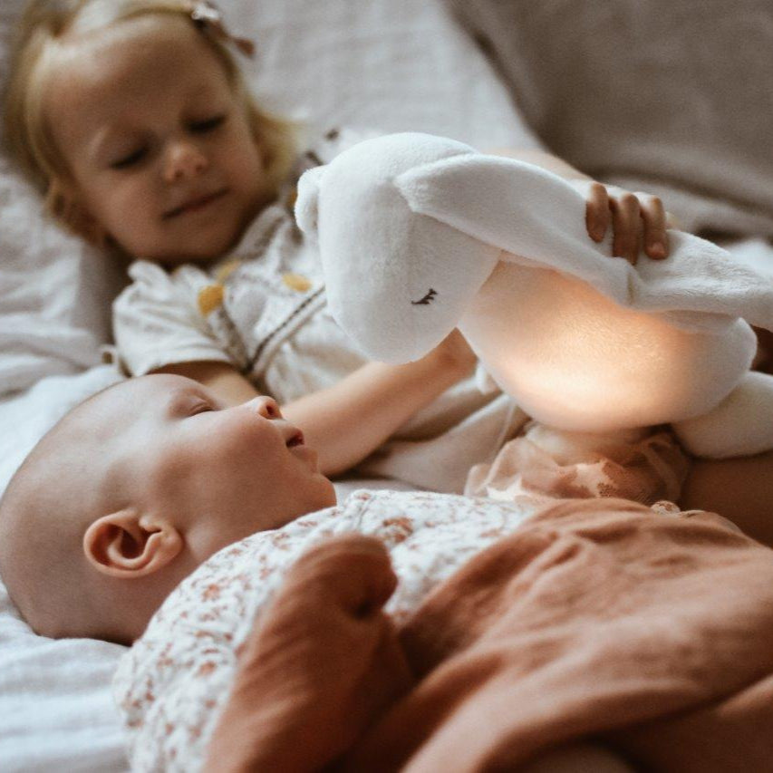 Naujasis Moonie 2.0 migdukas Humming Bunny - Cream su garso įrašymo funkcija
