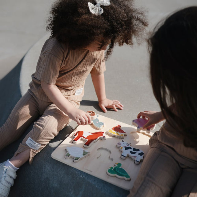 Mushie izglītojošo rotaļlietu krūzes tornis — primārās krāsas (oriģināls) 