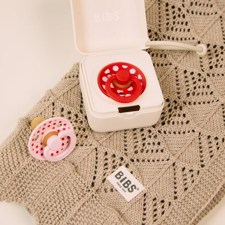 BIBS Studio Collection Polka Dots čiulptukų rinkinys 2 dydis (6 - 18 mėn.) Blossom / Candy Apple