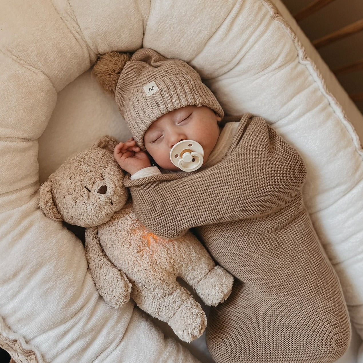 Moonie 2.0 migdukas Organic Humming Bear - Caramel su garso įrašymo funkcija
